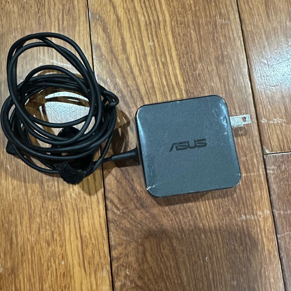 Asus laptops charger new - Picture 5 of 8